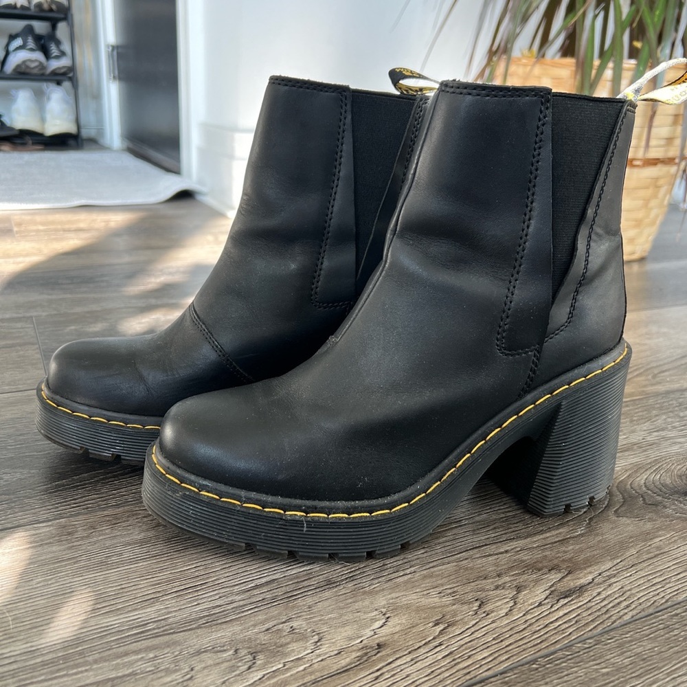 Like new Dr. Martens “Spence” boot. Size 9, black leather. Worn once.